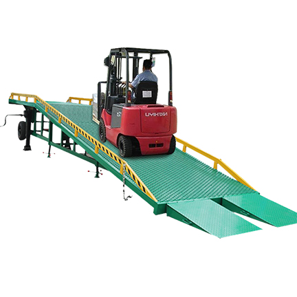 Mobile boarding bridge